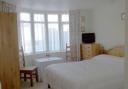 Light and airy double room to let