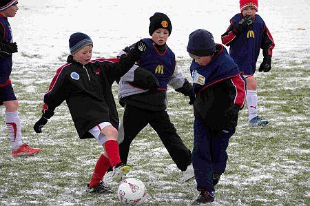 Dorchester Magpies under 9s play football in the snow at the weekend.