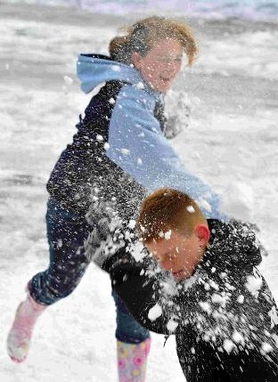 Snow chaos, Weymouth, children enjoying the snow, 021210, Picture: FINNBARR WEBSTER F11119