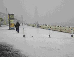 Peter Minter's picture of a snow-covered Weymouth seafront