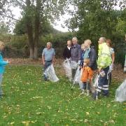 Tara Gooding, Borough Parks Development Officer, briefs Friends of Radipole Park and Gardens, prior litter pick.