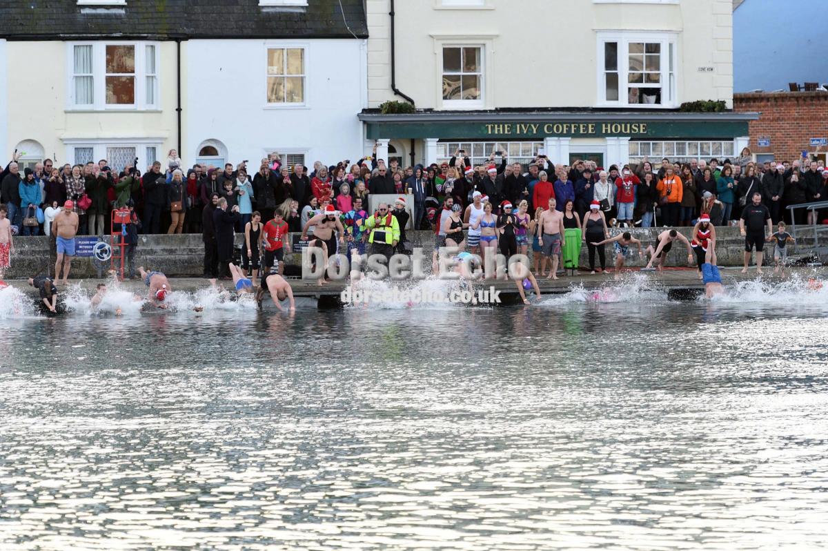 Christmas Day Swim - Pictures by Graham Hunt