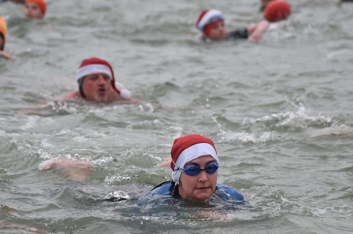Weymouth Harbour Christmas Swim 2015