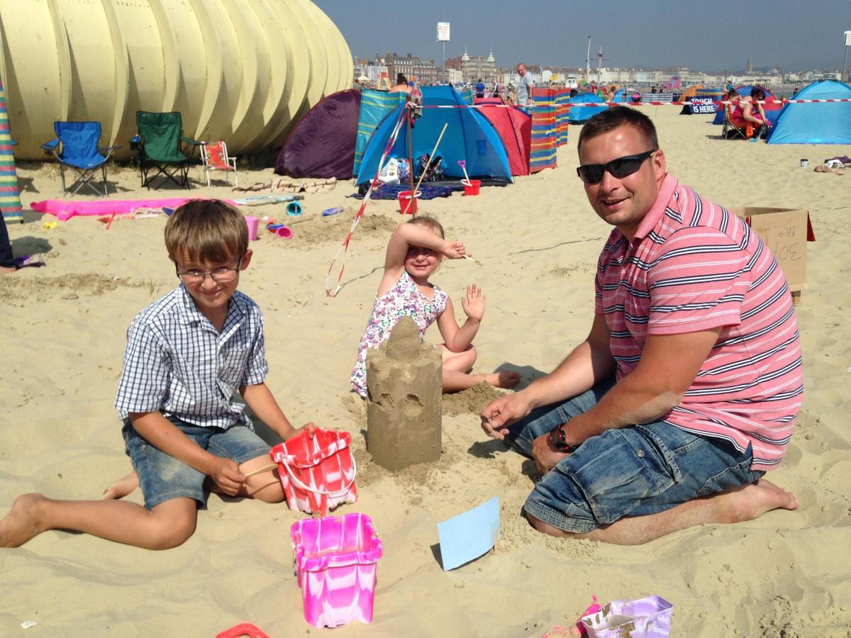 FAMILY COPETITORS: Simon Courtney (r) with building a sandcastle with his family