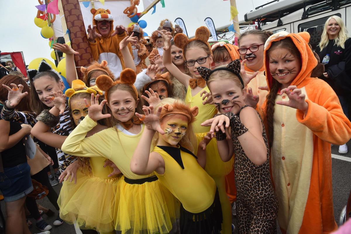ROAR: Let's Dance Lions at Weymouth Carnival