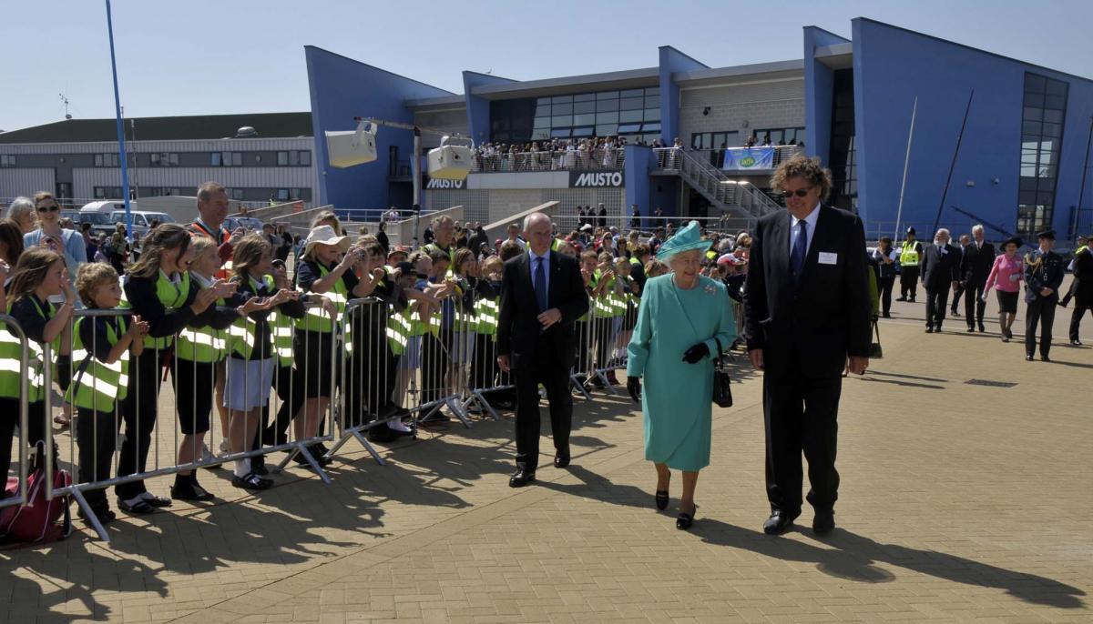 Wyke Junior School line the barriers one side. The Queen and the Duke of Edinburgh visiting the Weymouth and Portland National Sailing Academy in Dorset, Britain.
PICTURE BY: DORSET MEDIA SERVICE
16 MALLAMS, PORTLAND, DORSET DT5 1NJ
TEL: 07815 100648 / 01