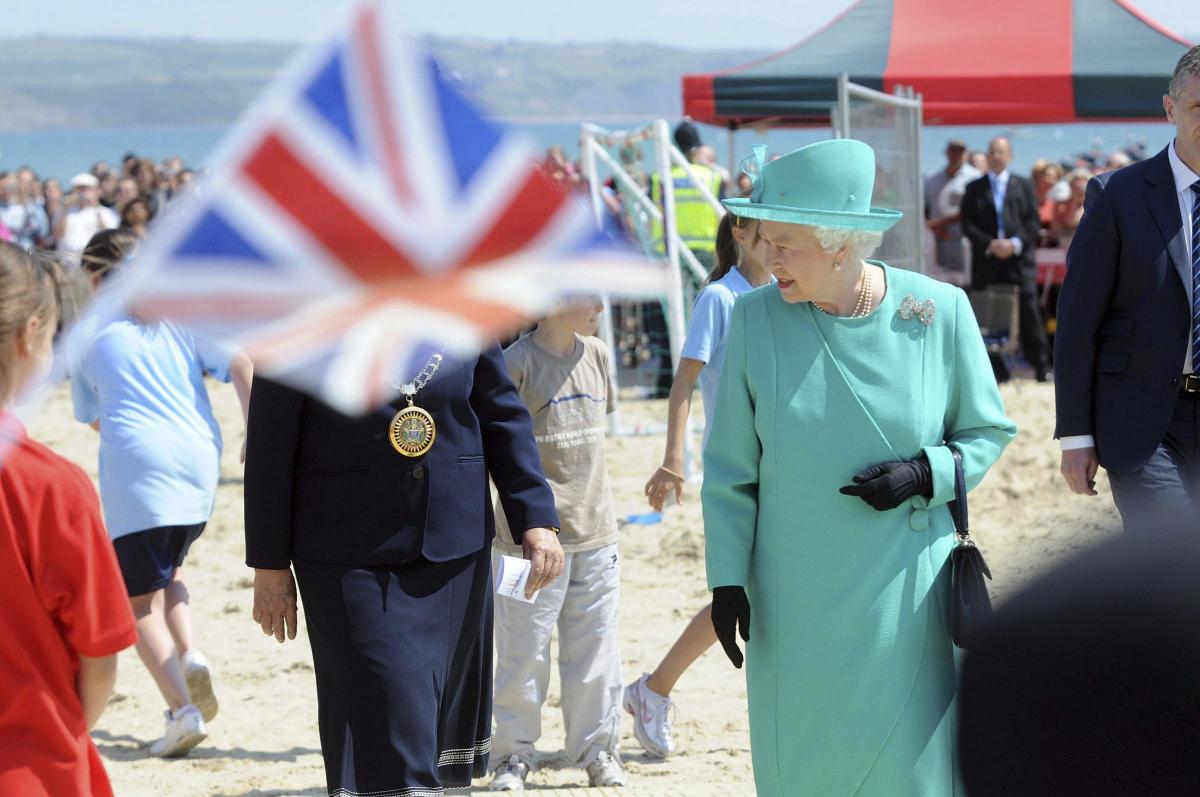 JG3791. 11.06.2009. Queen and Prince Phillip visit Weymouth. The Queen walking around the sand castle competition. Picture:JOHN GURD/JG3791