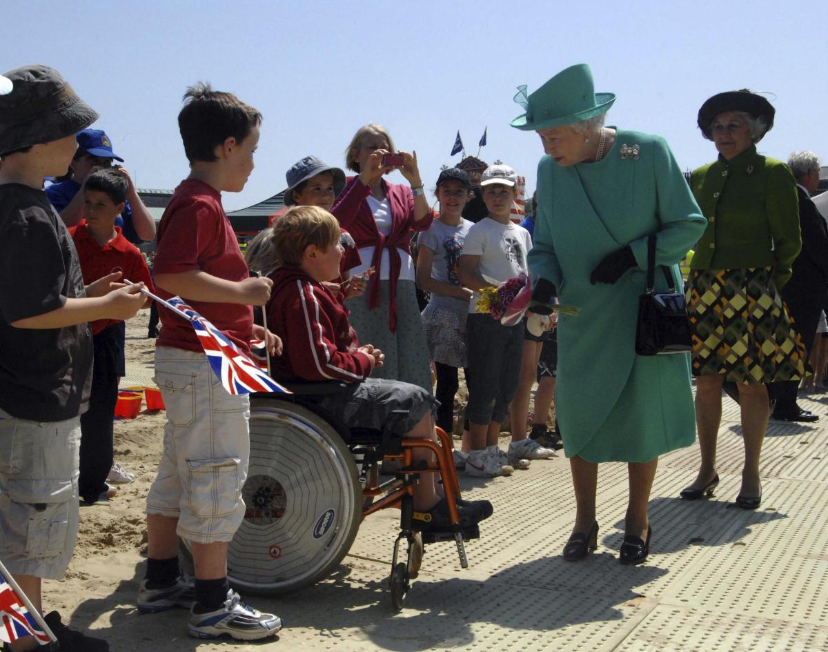 Queen visits Weymouth esplanade, Josh Bolton, 11/06/09, Picture: FINNBARR WEBSTER/F8942