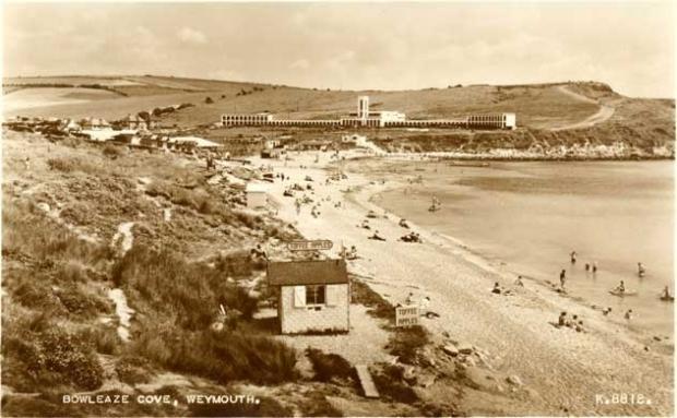 Dorset Echo: The hotel pictured in the 1940s