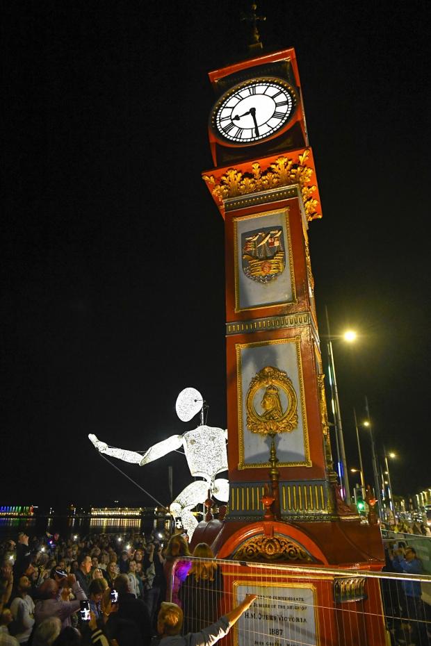 Dorset Echo: Giant Dundu at the Jubilee Clock Tower on The Esplanade