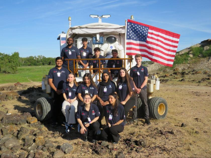 Studenci z Weymouth odwiedzają Centrum Kosmiczne NASA w Teksasie