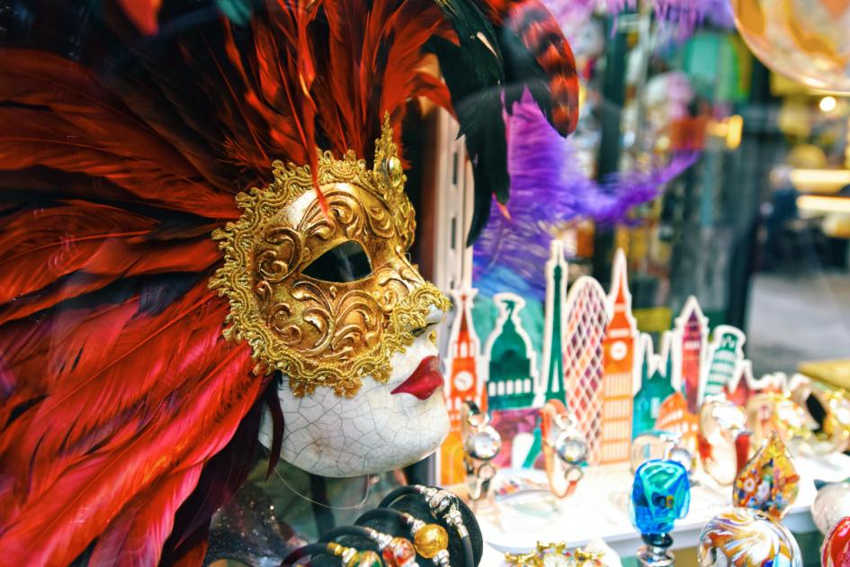 Dorset amateur drama group to host Mardi Gras themed masked ball 
