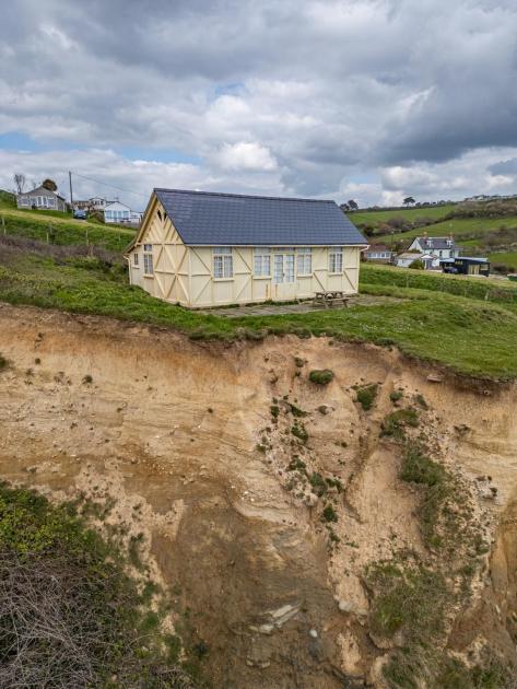'Broadchurch Hut' closer to cliff edge following landslide 