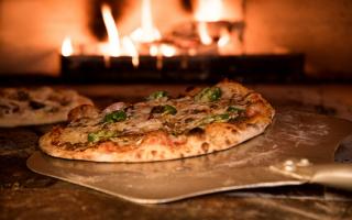 Pizza cooking in a pizza oven. Picture: Canva
